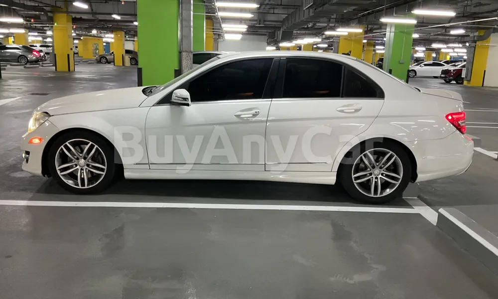 Vehicle photo 4