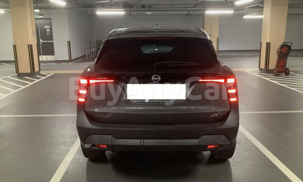 Vehicle photo 2