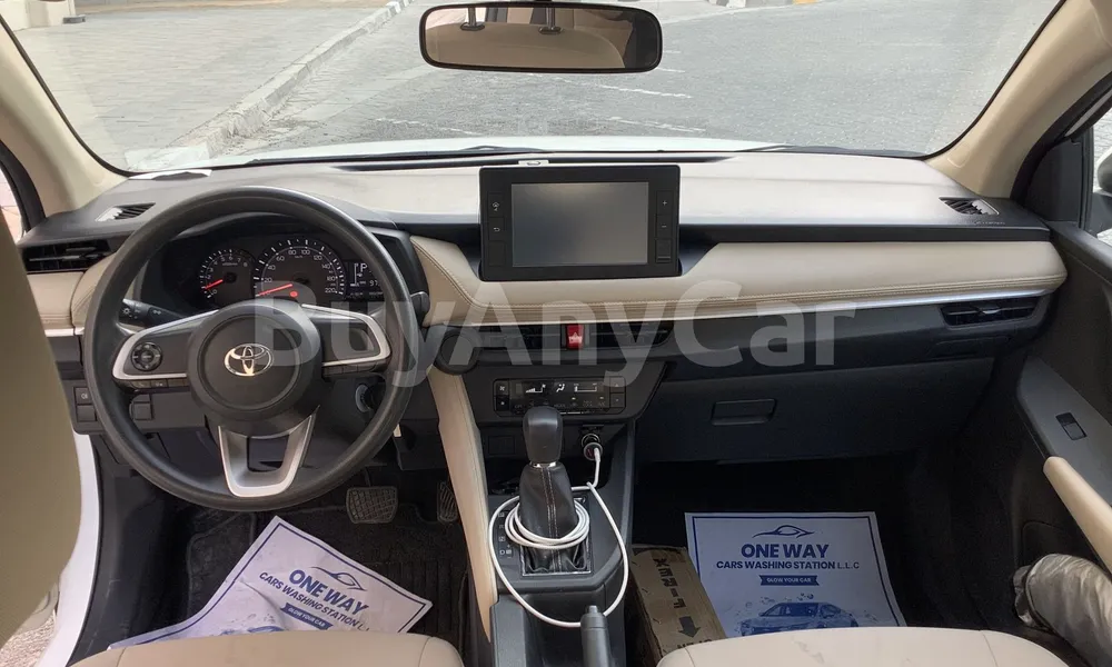 Vehicle photo 7