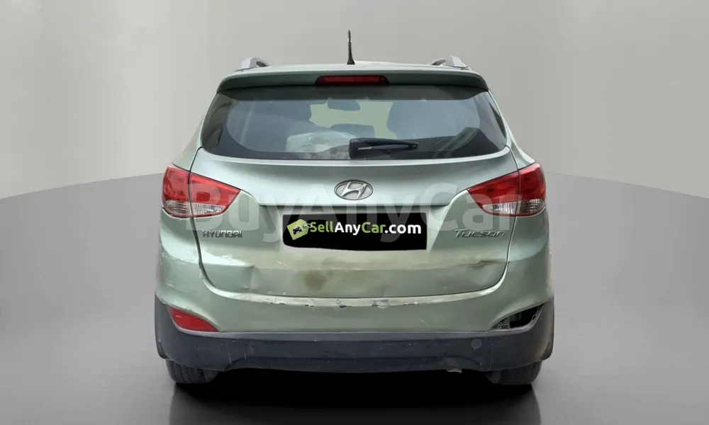 Vehicle photo 2