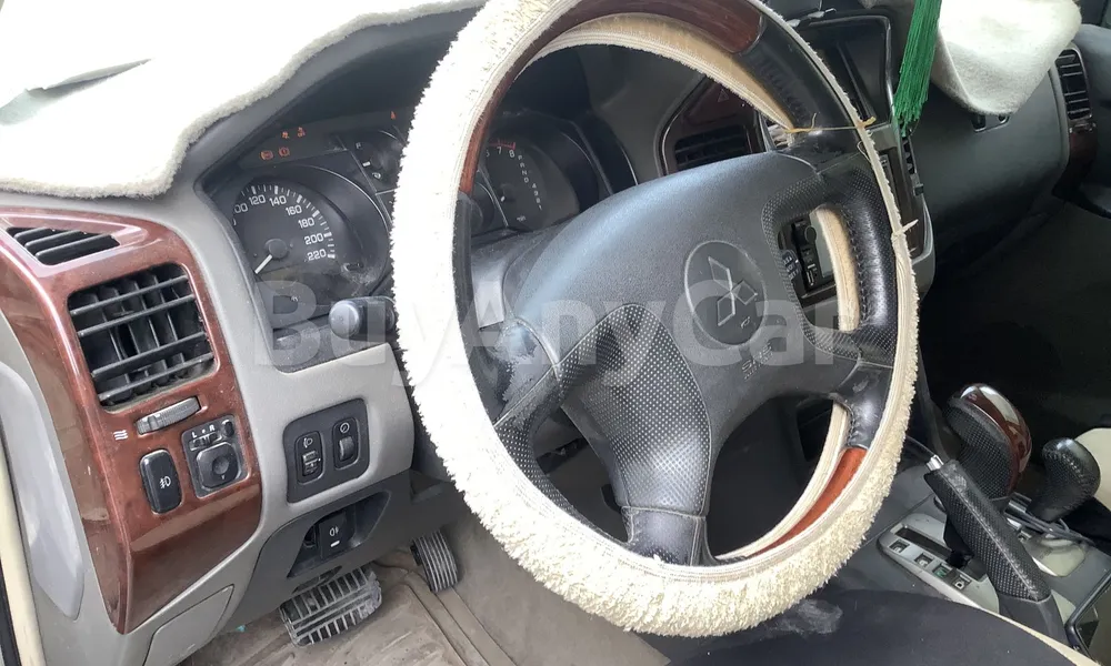 Vehicle photo 5
