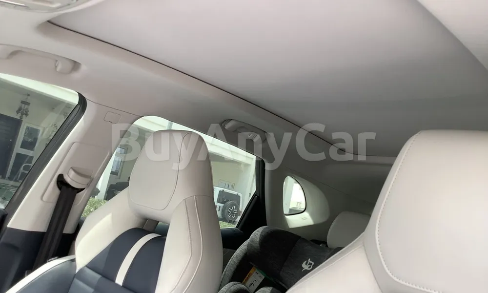 Vehicle photo 5