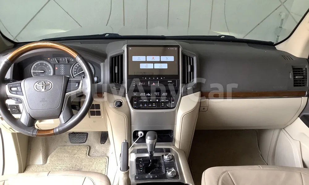 Vehicle photo 8