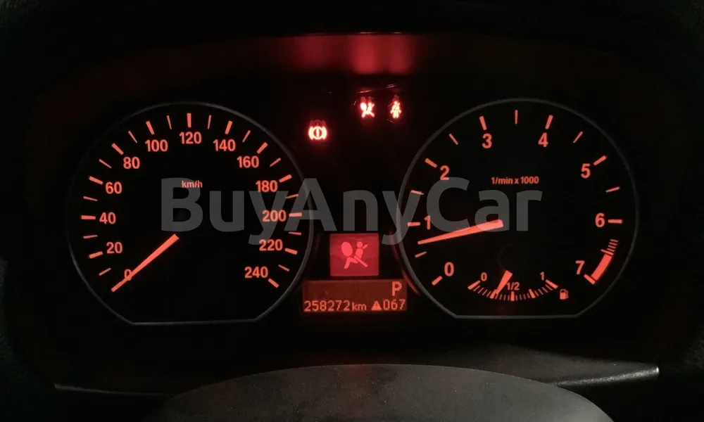 Vehicle photo 9