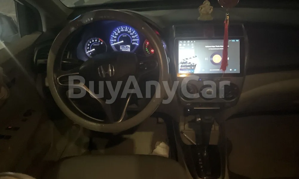 Vehicle photo 8