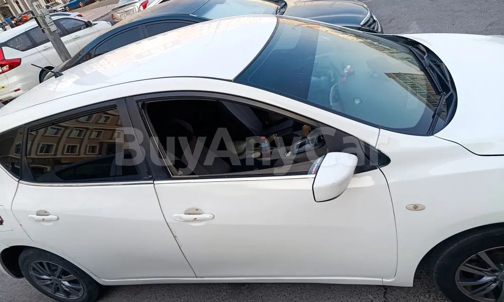 Vehicle photo 3