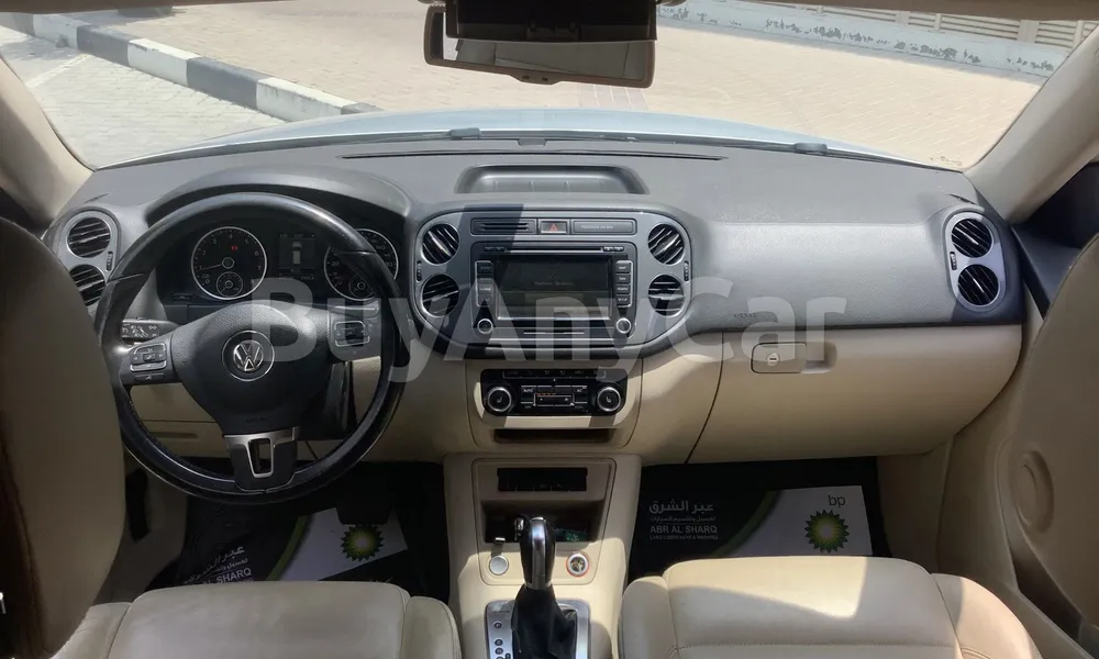 Vehicle photo 9