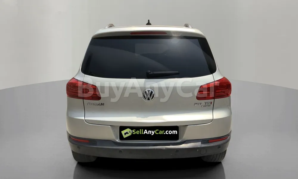 Vehicle photo 2