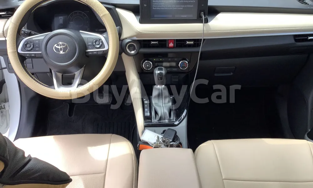 Vehicle photo 9