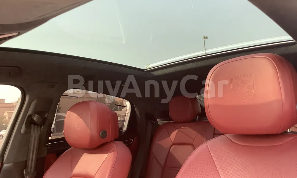 Vehicle photo 8