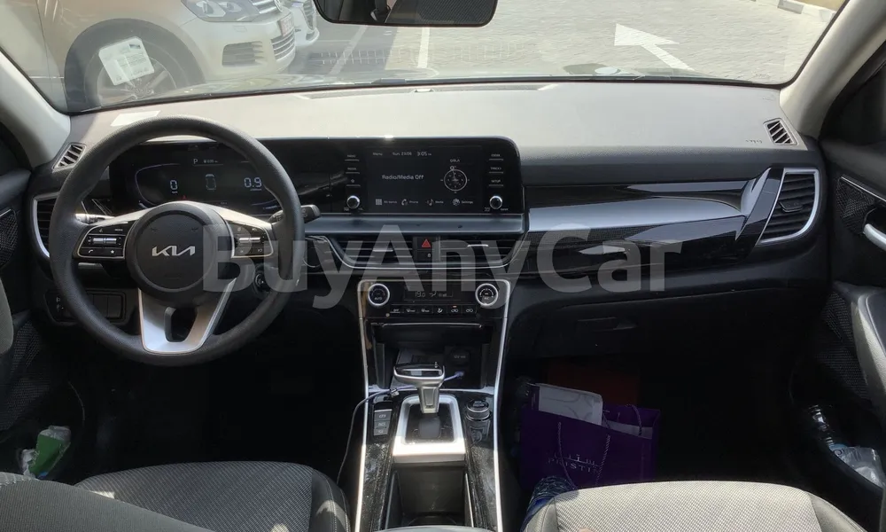 Vehicle photo 8