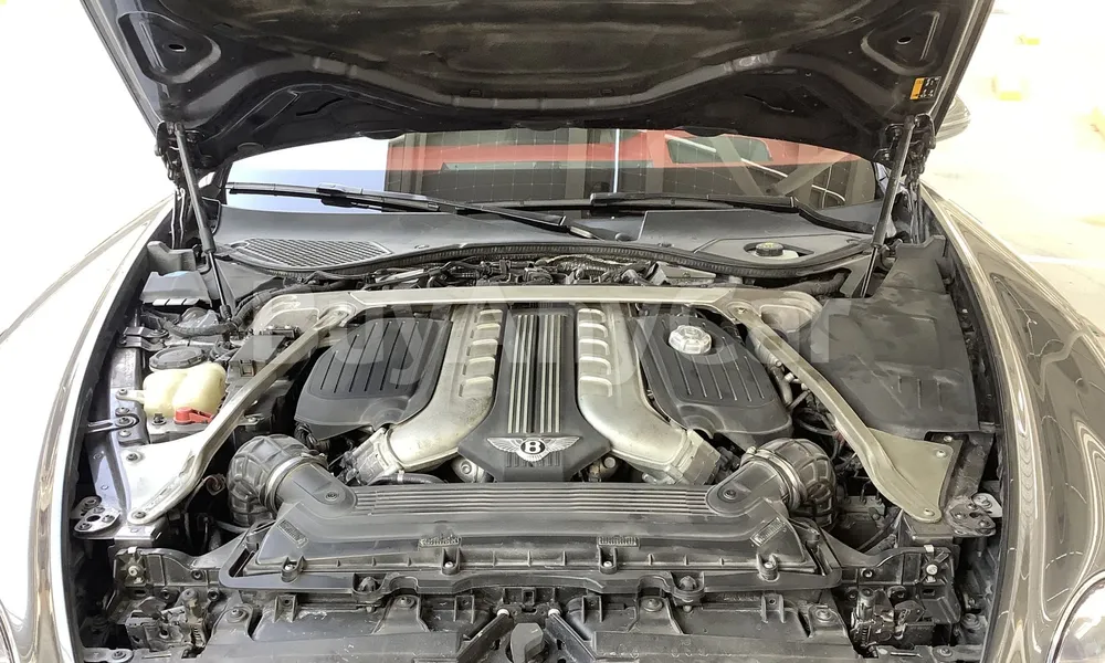 Vehicle photo 9