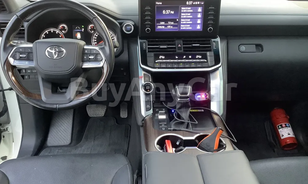 Vehicle photo 9