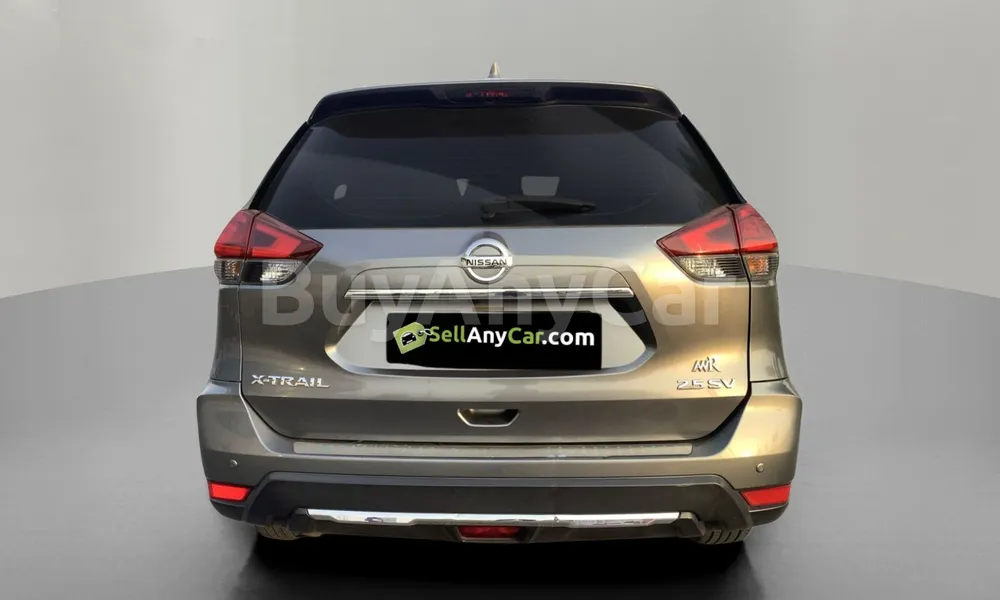 Vehicle photo 2