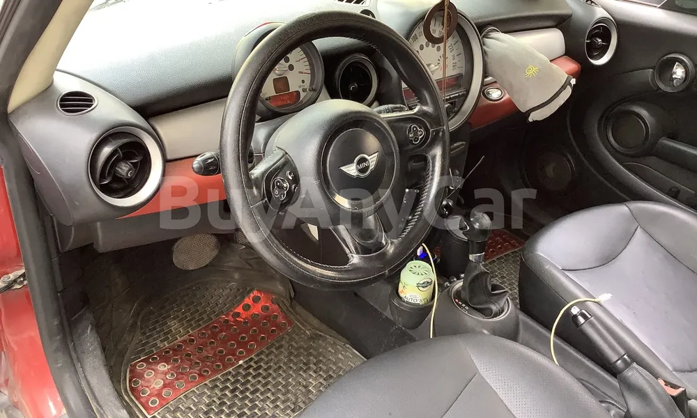 Vehicle photo 9