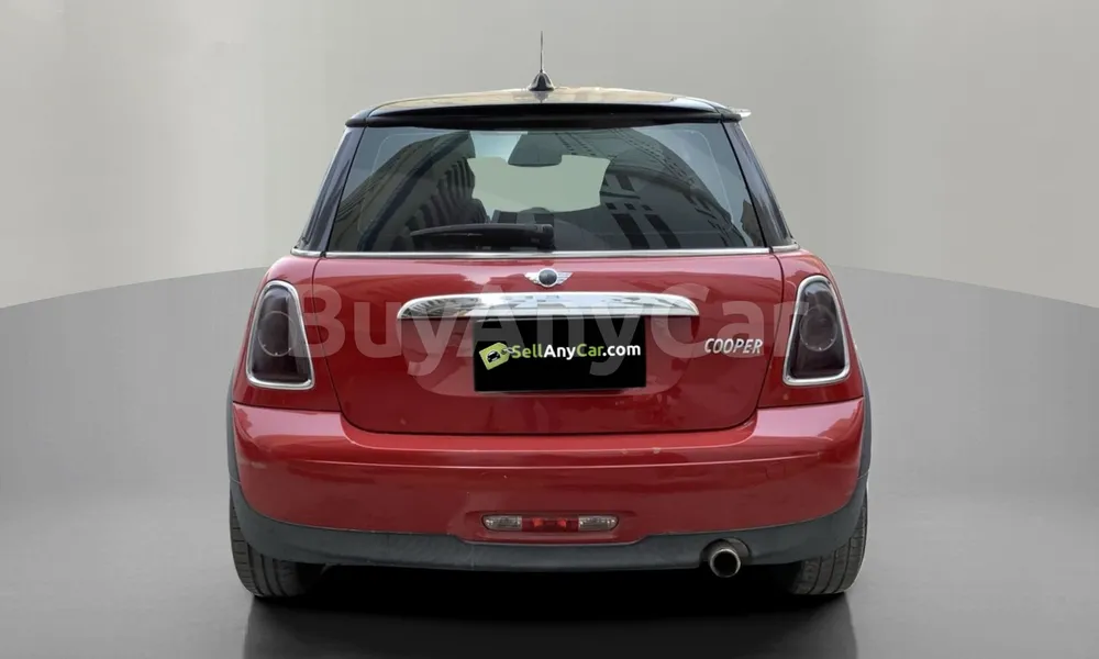Vehicle photo 2