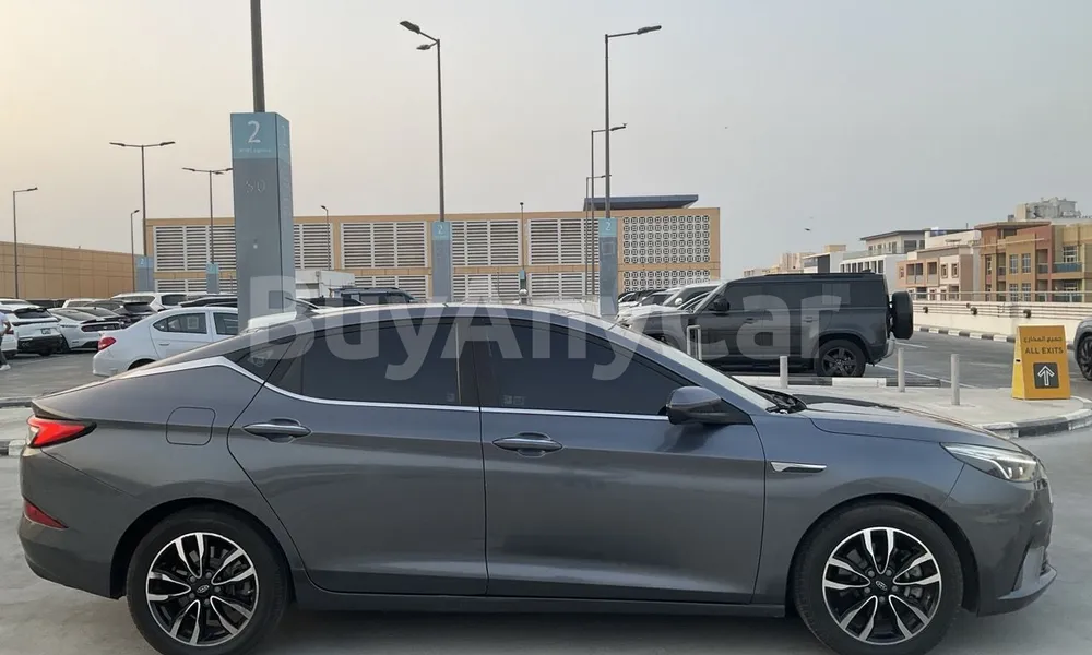 Vehicle photo 3