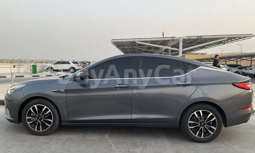 Vehicle photo 7