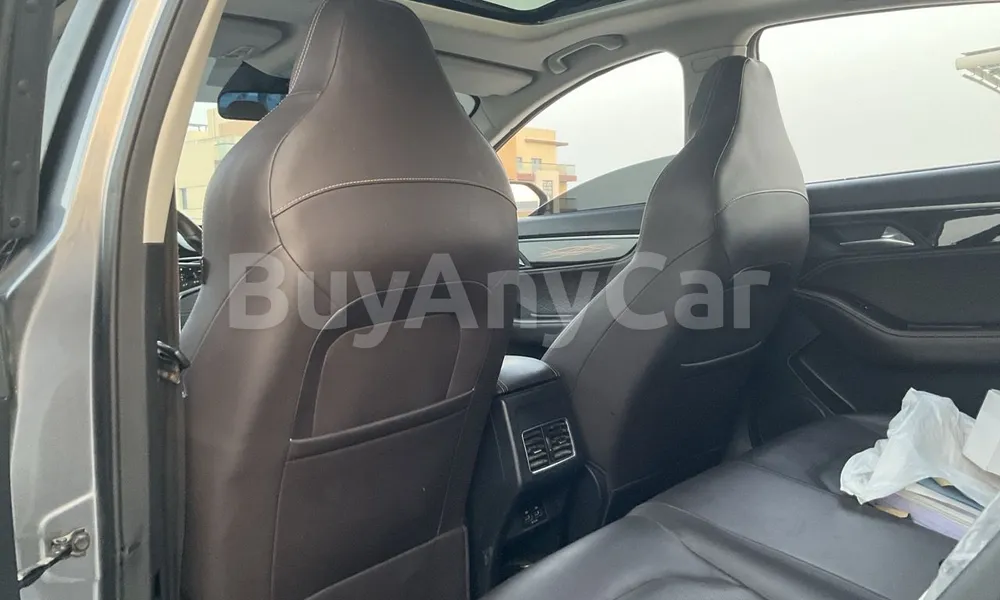 Vehicle photo 8