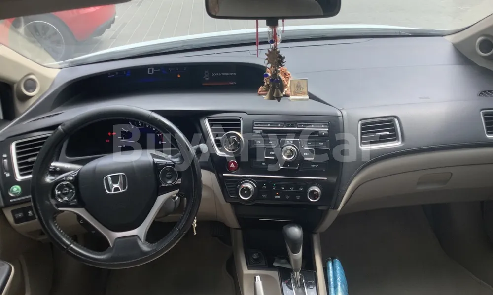 Vehicle photo 8