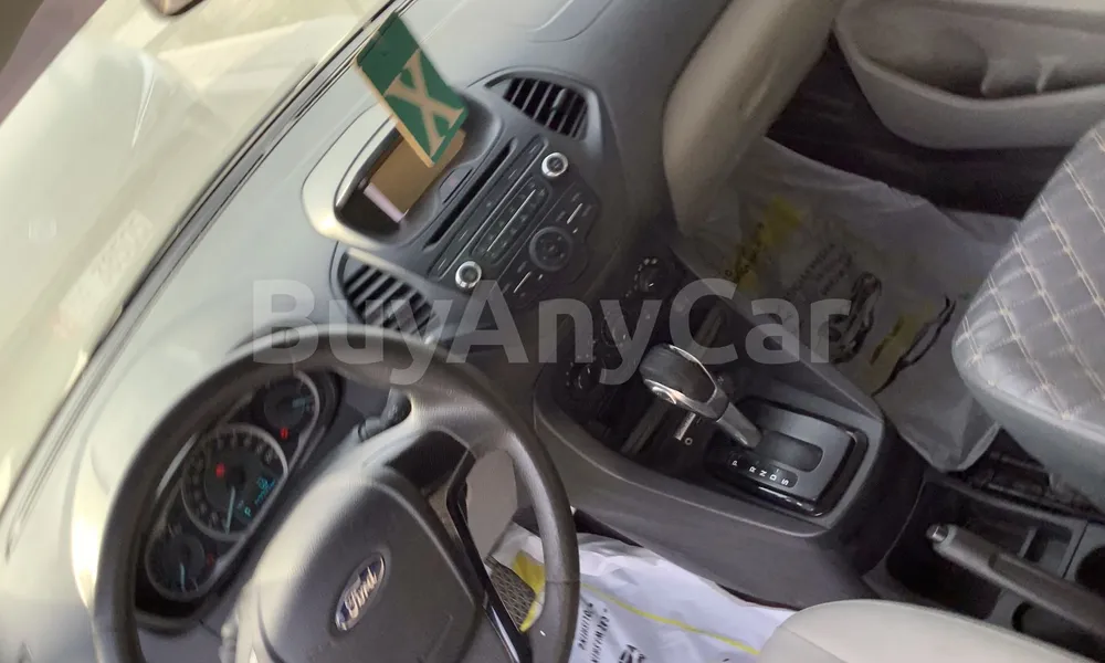 Vehicle photo 7