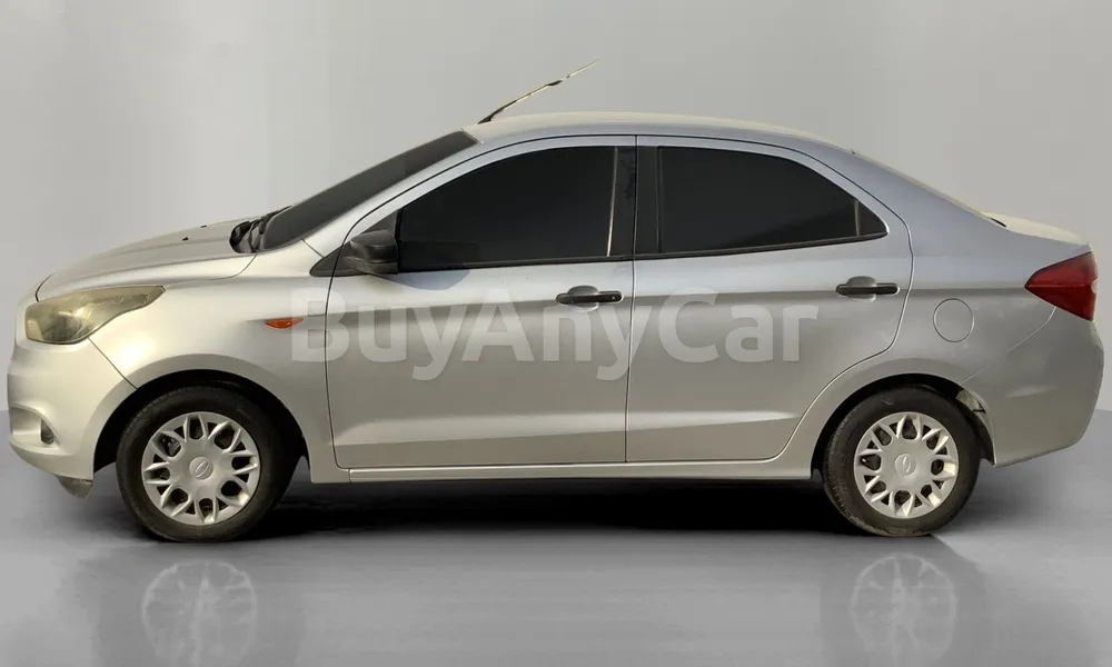 Vehicle photo 4