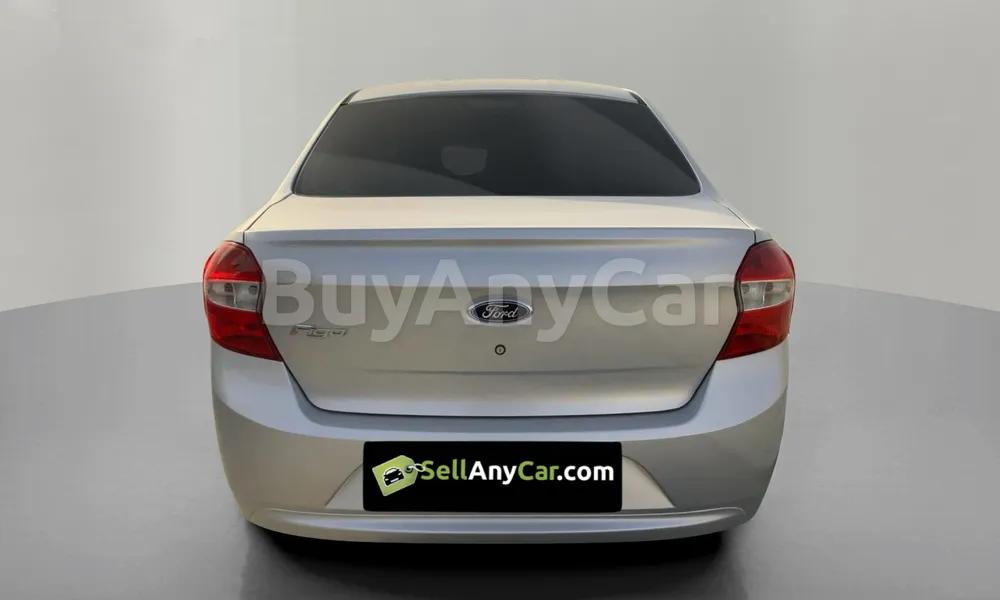 Vehicle photo 2
