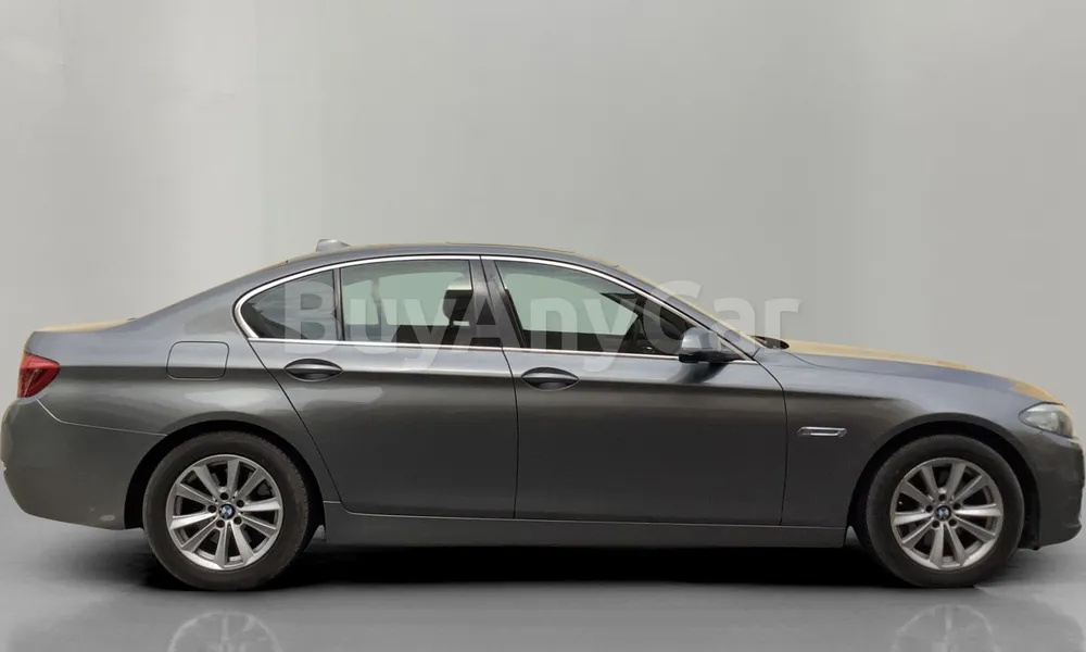 Vehicle photo 4