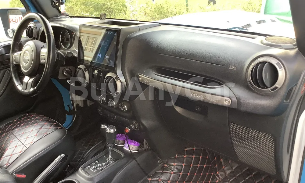Vehicle photo 8