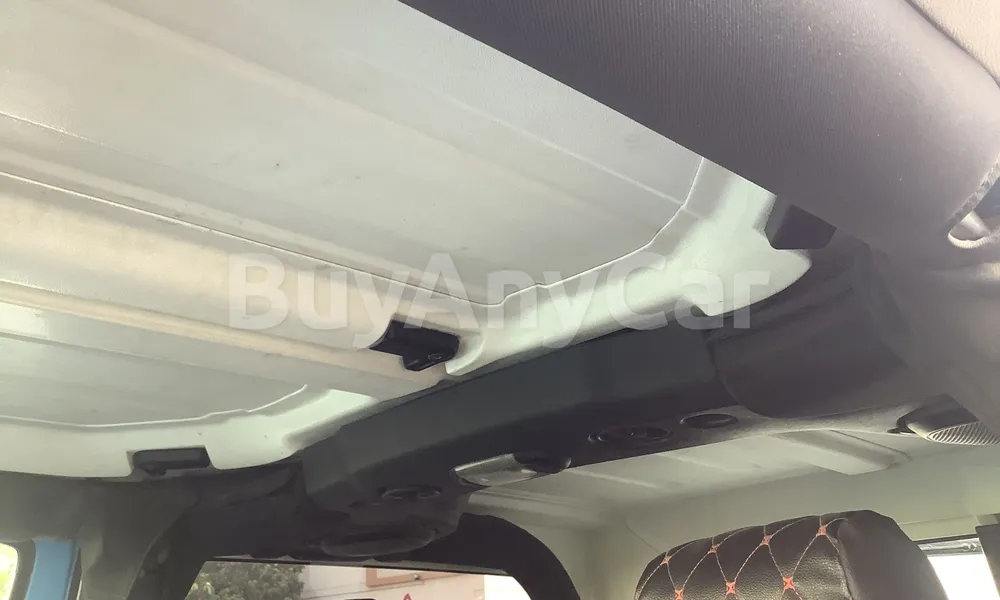 Vehicle photo 9