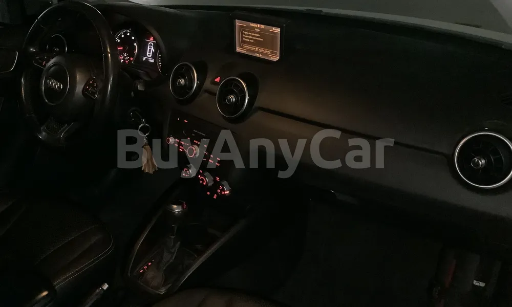 Vehicle photo 8