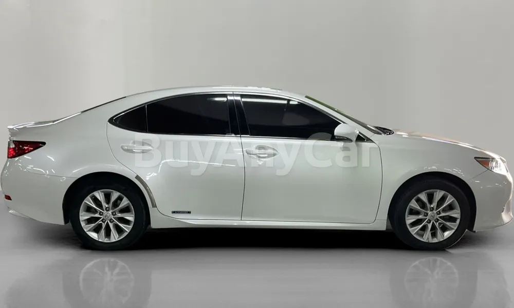 Vehicle photo 3