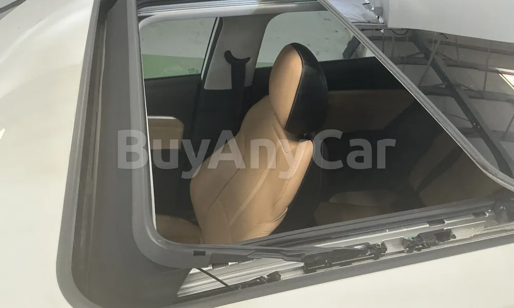 Vehicle photo 5