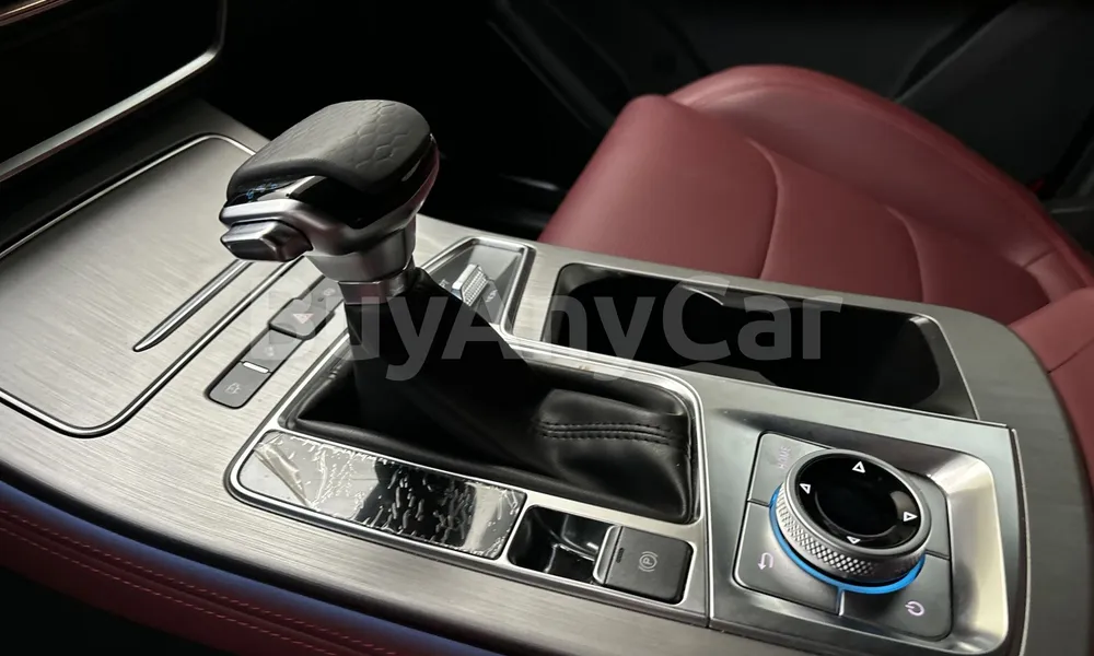 Vehicle photo 9