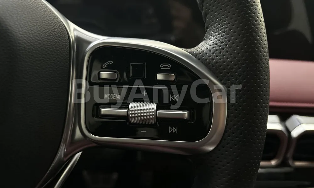 Vehicle photo 12