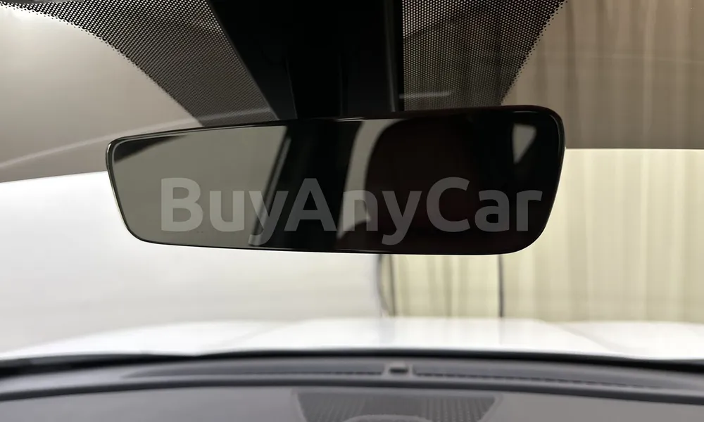 Vehicle photo 13