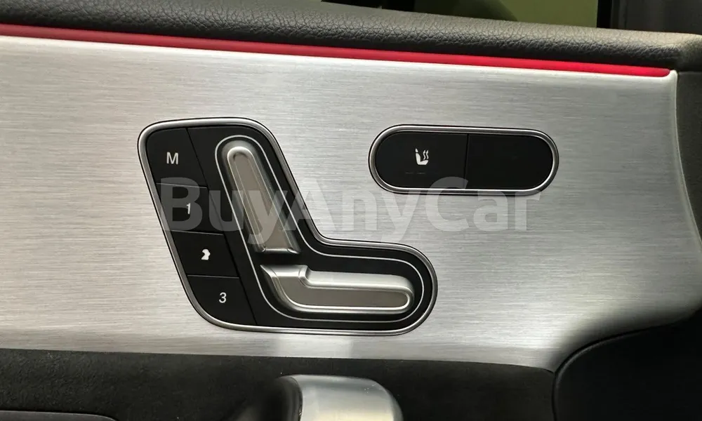 Vehicle photo 12