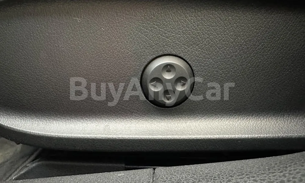 Vehicle photo 15