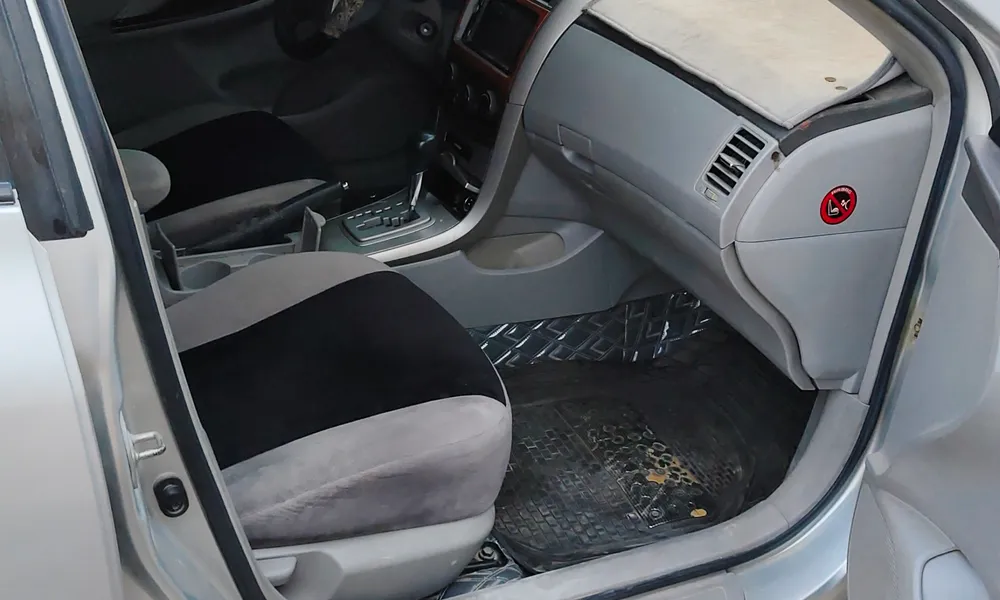 Vehicle photo 6