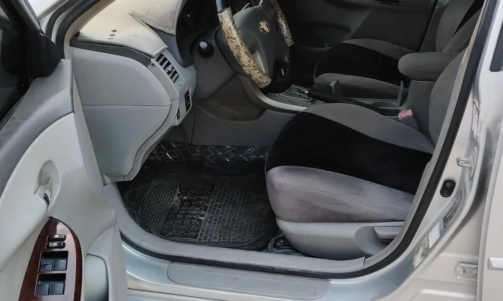 Vehicle photo 8