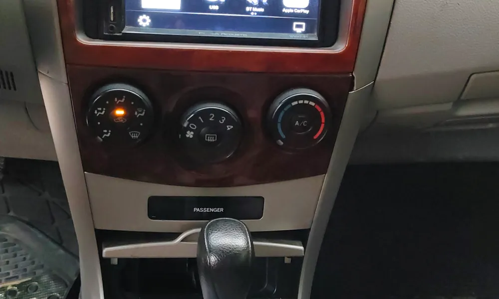 Vehicle photo 9