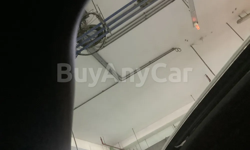 Vehicle photo 9