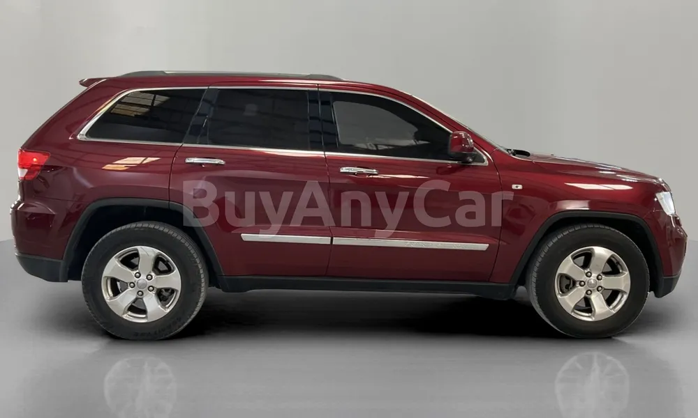 Vehicle photo 3