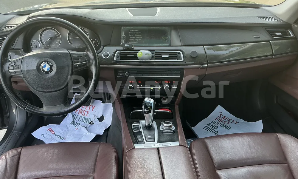Vehicle photo 8