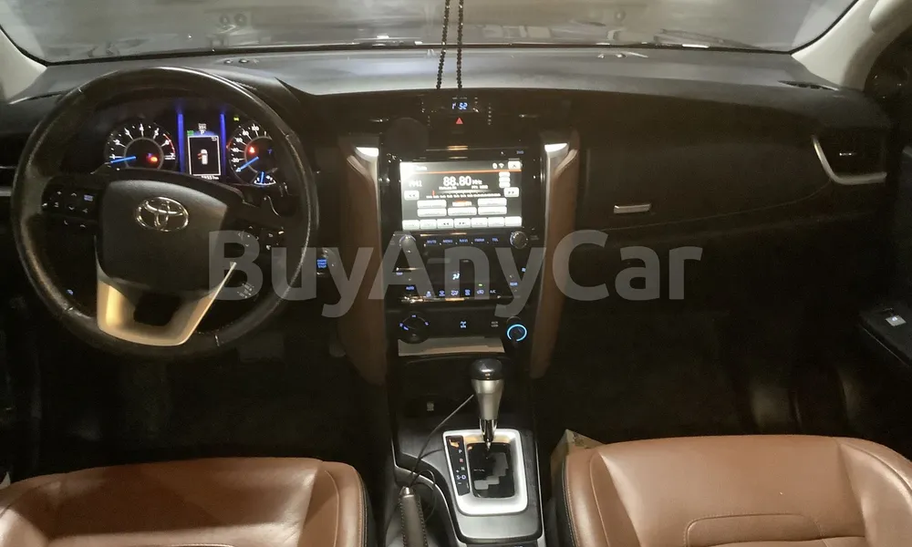 Vehicle photo 8