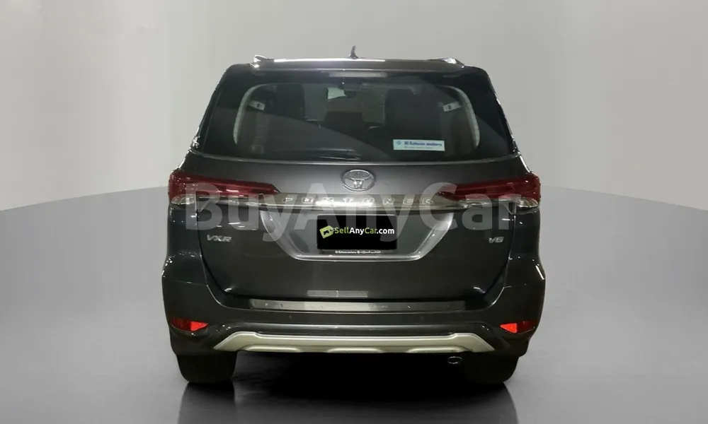 Vehicle photo 2