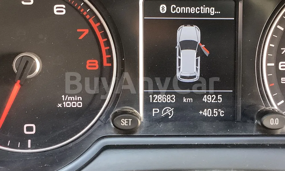 Vehicle photo 9