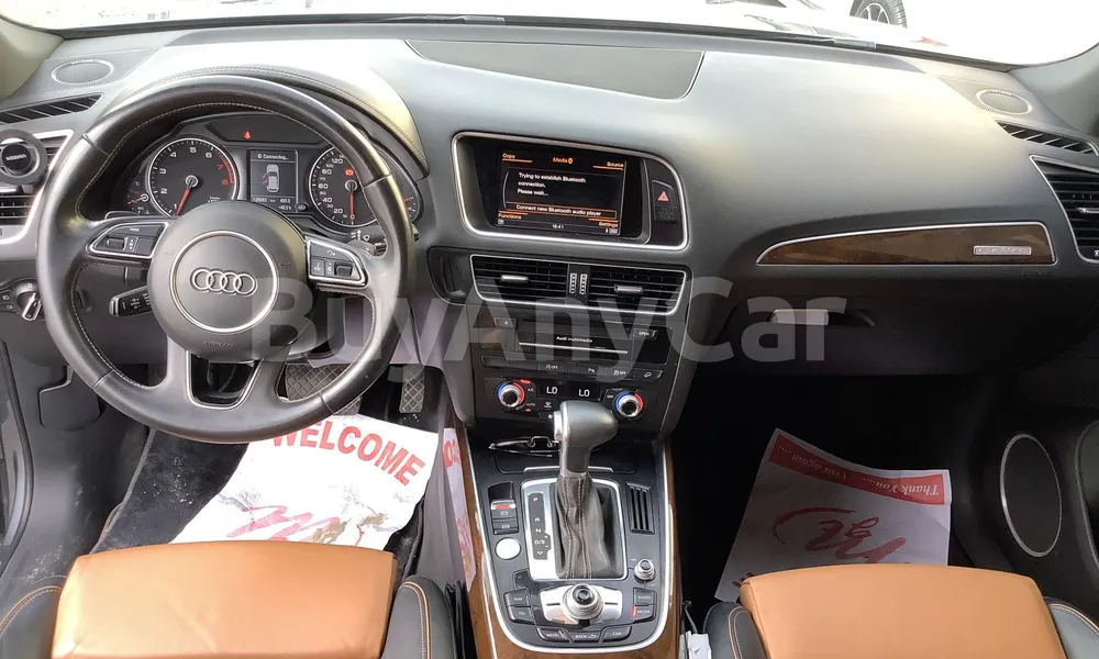 Vehicle photo 7