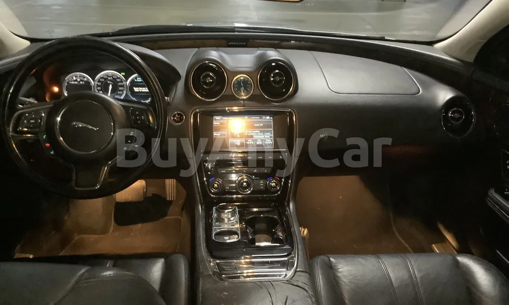 Vehicle photo 9