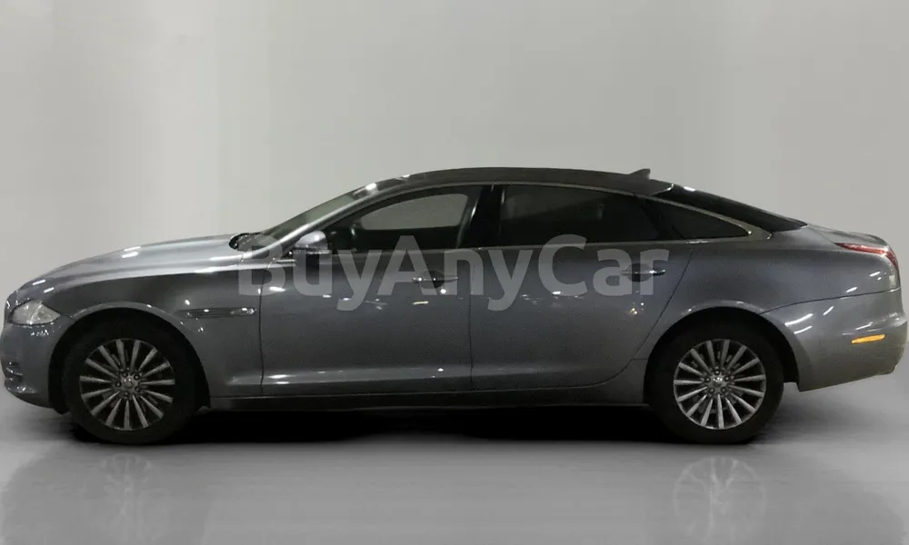 Vehicle photo 4